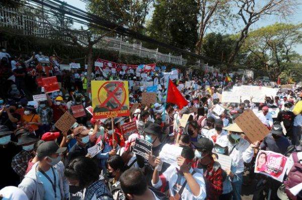 Protestatarii cheamă la grevă generală