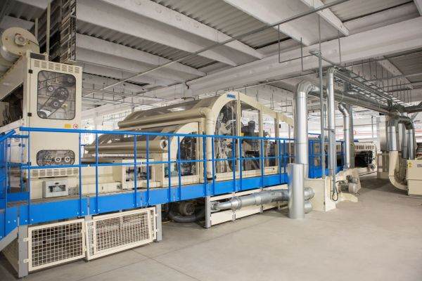 MINET a lansat cea mai modernă linie de producţie de textile neţesute din Europa de Sud-Est