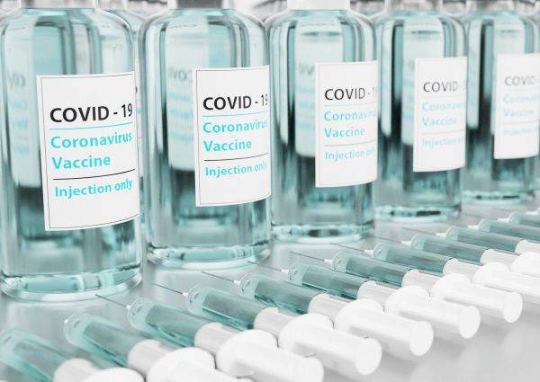 Vaccinare: 200.000 de angajaţi din învăţământ vor fi imunizaţi