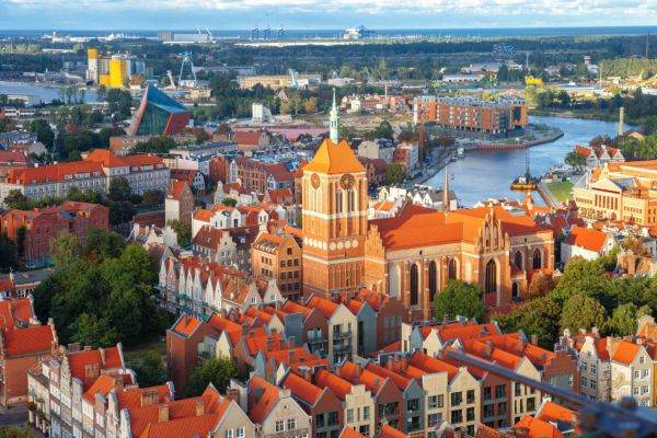 Reguli mai stricte în Polonia privind purtarea măştilor şi punctele de trecere a frontierei