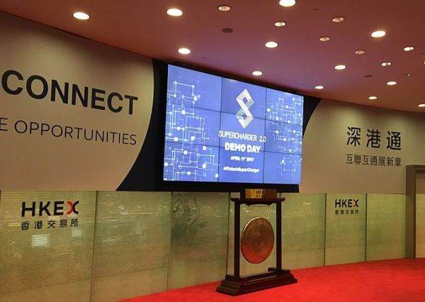Multiplicarea subscrierilor la un IPO provoacă scandal la Bursa din Hong Kong