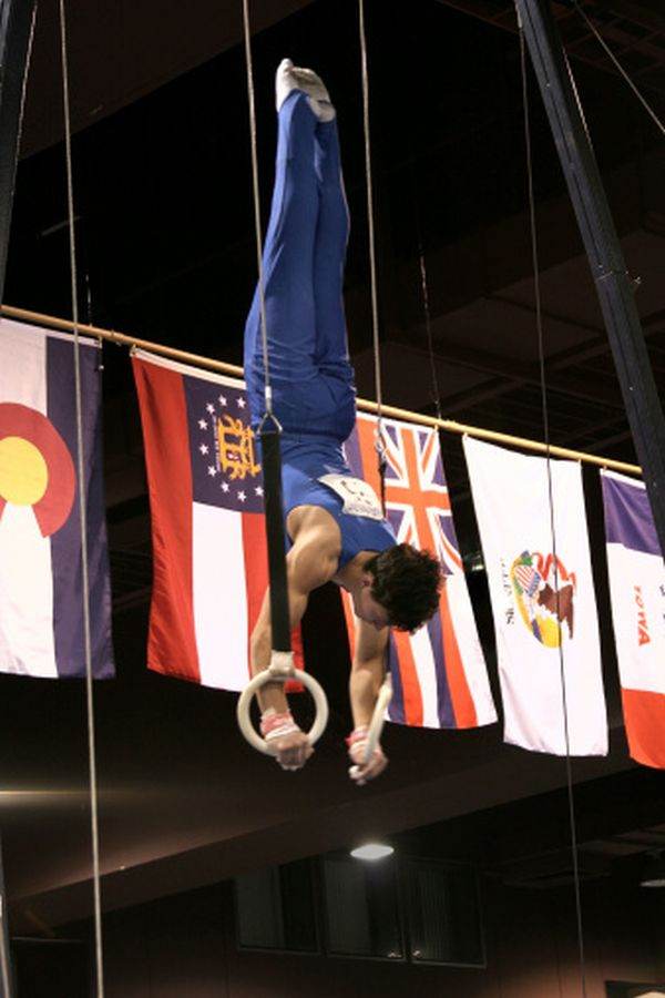 Un fost antrenor al echipei de gimnastică a SUA s-a sinucis după ce a fost acuzat de agresiuni sexuale