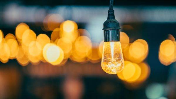 Preţul maxim al energiei electrice - 285,53 lei/MWh