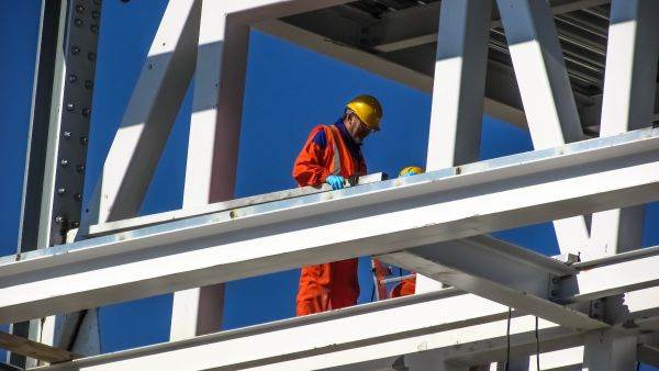 Încrederea în economia României a crescut în februarie, pentru a treia lună consecutiv