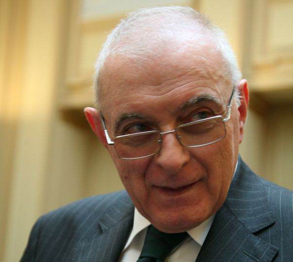 Adrian Vasilescu: "Eu nu cred că vor fi legalizate. Cu trei-patru ani în urmă erau speranţe mari legate de intrarea criptomonedelor în reţelele oficiale. Cu trecerea timpului, aceste speranţe s-au spulberat şi băncile centrale se cam feresc să comenteze în legătură cu criptomonedele şi nu le sprijină".