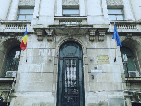 Publisind protestează în faţa Ministerului Muncii