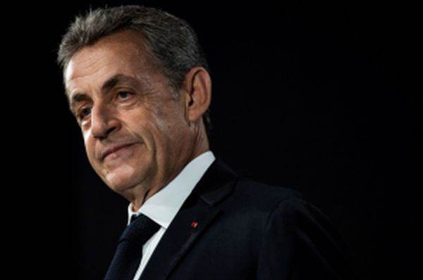 ''Fostul preşedinte Sarkozy va face apel la condamnarea sa pentru corupţie''