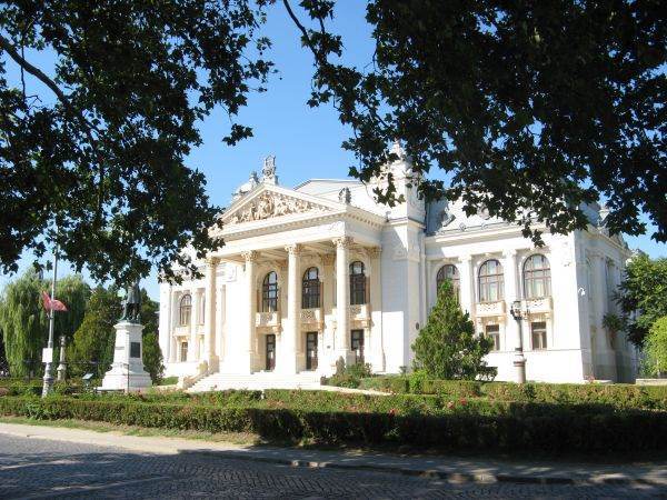 Ministerul Culturii a suspendat contractul de management încheiat cu Beatrice Rancea pentru Opera Naţională din Iaşi
