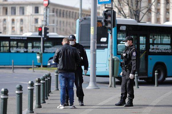 9 poliţişti, anchetaţi pentru lipsire de libertate şi tortură