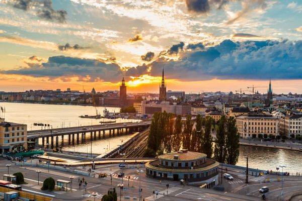 Sute de persoane au protestat la Stockholm împotriva restricţiilor
