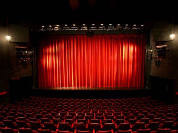 Teatrul Naţional suspendă activitatea în sălile proprii pentru următoarele 14 zile