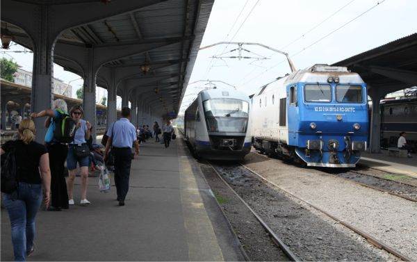 ANOSR ere Avocatului Poporului să sesizeze CCR în legătură cu eliminarea gratuităţii studenţilor la transportul feroviar