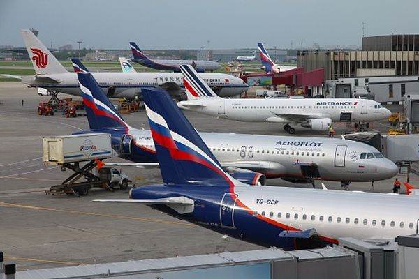 Companiile aeriene low-cost cer UE să impună cote de emisii de CO2 pentru toate zborurile