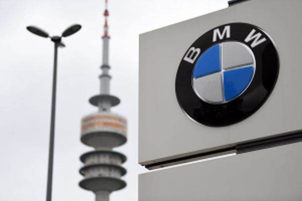 BMW lansează cinci modele complet electrice