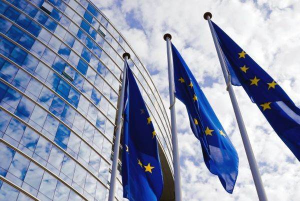 UE nu exclude acţiuni judiciare împotriva AstraZeneca