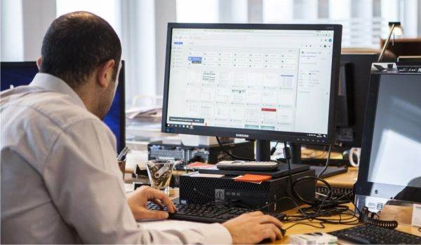 Angajaţii spun că pandemia a contribuit la digitalizarea instituţiilor la care lucrează