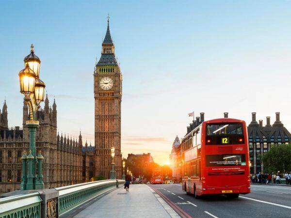 Londra este pe cale să piardă poziţia de al doilea centru financiar al lumii în favoarea unei metropole asiatice