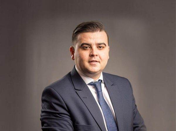 ''Deputaţii PNL şi USR PLUS au votat împotriva impozitării zero a HoReCa''
