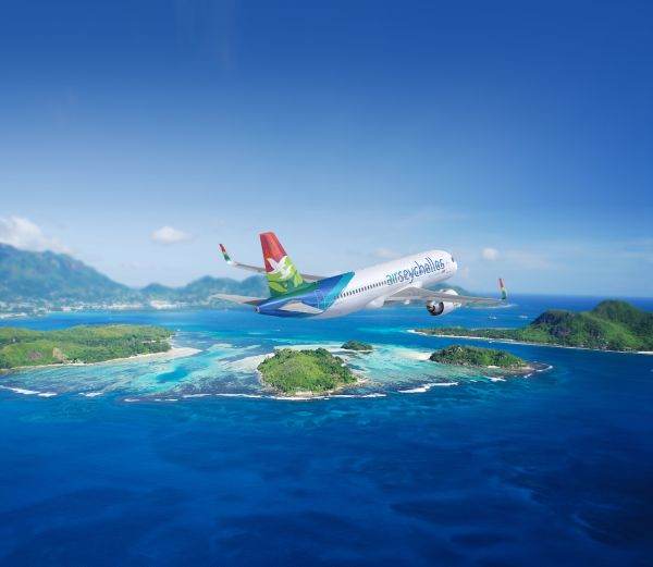 Eturia şi Răzvan Pascu lansează un zbor charter spre insulele Seychelles de Paşte
