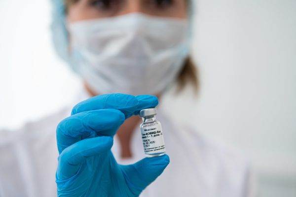 Rusia afirmă că este puţin probabil ca vaccinul Sputnik V să fie aprobat în curând în Europa