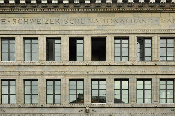 Banca Elveţiei a cheltuit 110 miliarde de franci ca să ţină în frâu aprecierea monedei naţionale