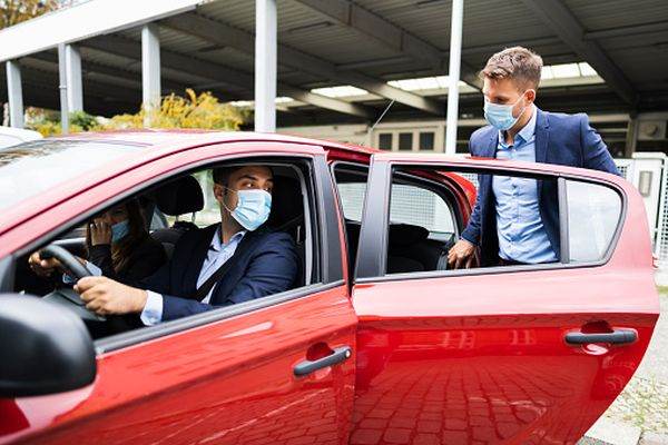 Preţurile la serviciile de ride-sharing au crescut după ce sindicaliştii au blocat metroul