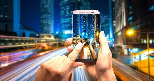 Telefoane inteligente: luptă intensă pentru cucerirea pieţei