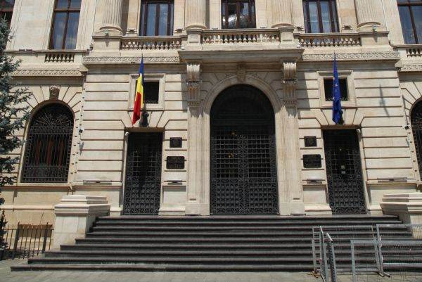 Cum înţelege BNR educaţia financiară