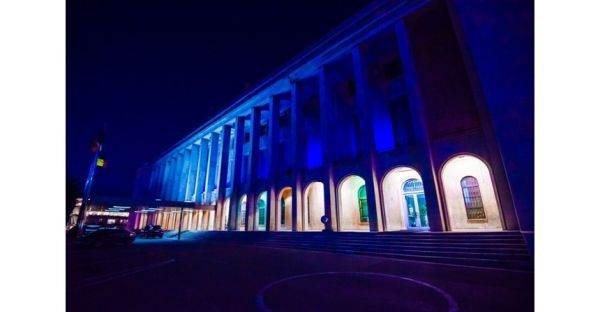 Mai multe instituţii de cultură luminate cu albastru de Ziua Internaţională a conştientizării autismului