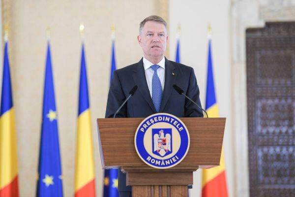 ''Avem nevoie de credinţă şi speranţa pe care Lumina Învierii ni le insuflă''