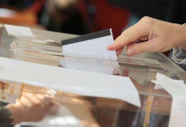 Bulgarii, chemaţi la vot astăzi pentru alegeri parlamentare
