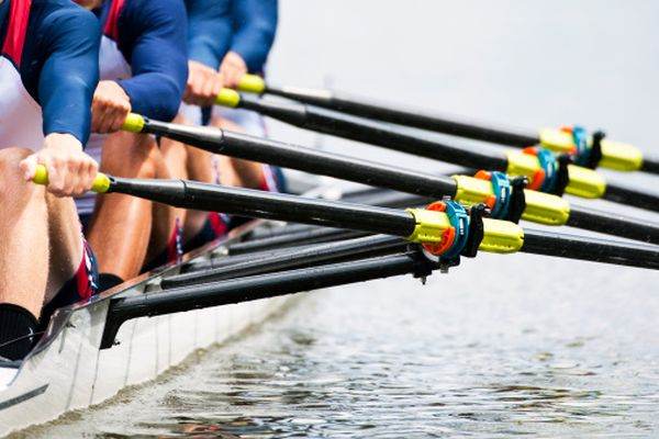 Cursa de canotaj Oxford - Cambrige, arbitrată în premieră de o femeie