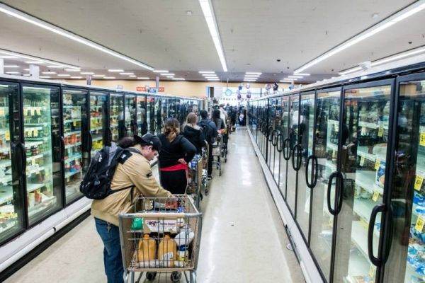 Prefectul Capitalei - întrevedere cu reprezentanţi ai retailerilor privind măsuri pentru reducerea aglomeraţiei