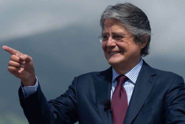 Guillermo Lasso se află pe primul loc după numărarea a 51% din voturi