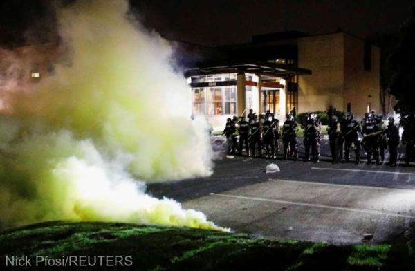 Proteste după ce un tânăr de culoare a fost împuşcat mortal de poliţie în zona metropolitană a oraşului Minneapolis