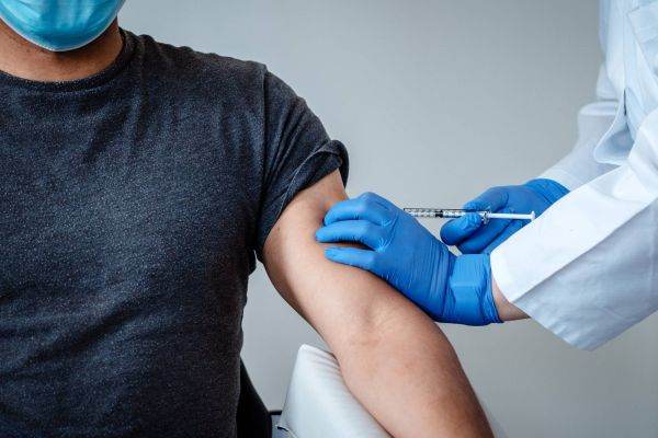 ''România - locul 4 în UE privind persoanele dublu vaccinate anti-COVID''