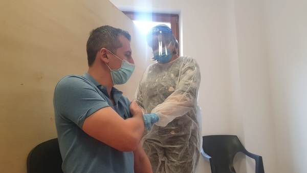 Prefectul Buzăului s-a vaccinat cu Astrazeneca, fără programare