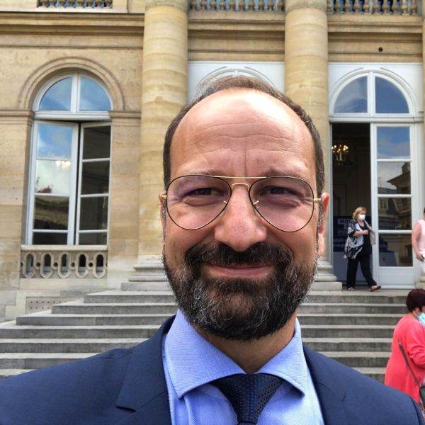 "O astfel de propunere mă onorează, însă mai multe nu pot comenta în acest moment"
