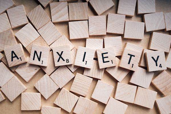 Peste o treime din oameni, afectaţi de anxietate şi depresie în timpul pandemiei