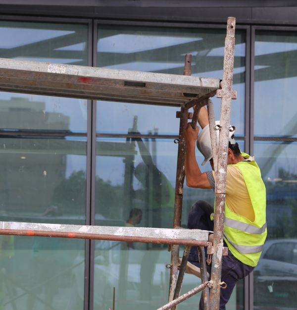 Risc de criză iminentă în construcţii