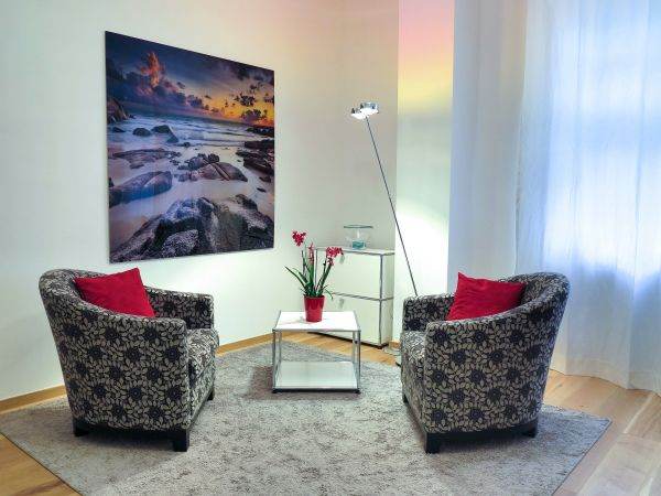 Tot mai multe instanţe din ţară amenajează camere speciale pentru audierea minorilor