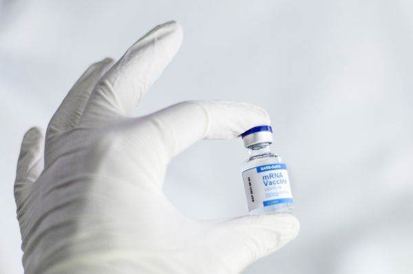Peste 6.700 de oameni vaccinaţi anti-COVID 