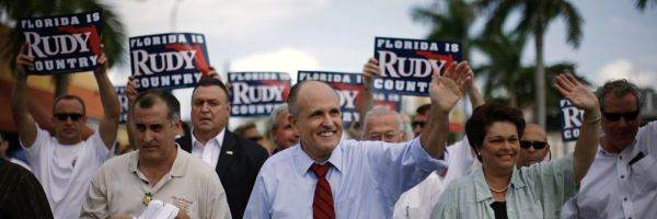 Investigatori federali au percheziţionat apartamentul lui Rudolph Giuliani