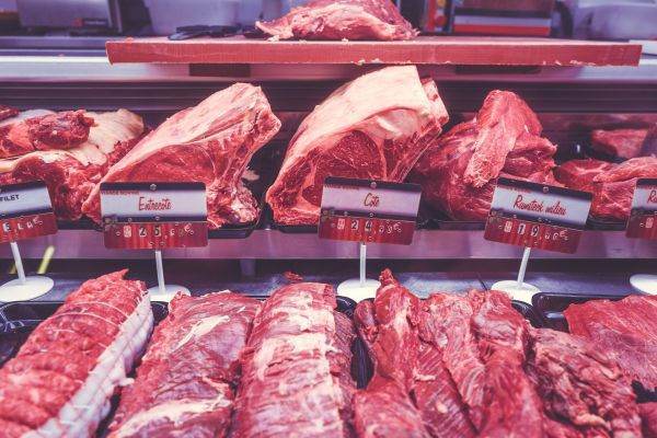 Carnea de miel, mai scumpă în piaţă decât la crescătorii asociaţi în Cooperative