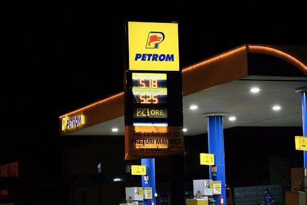 OMV Petrom şi Renovatio vor instala peste 40 de staţii de reîncărcare rapidă pentru vehiculele electrice