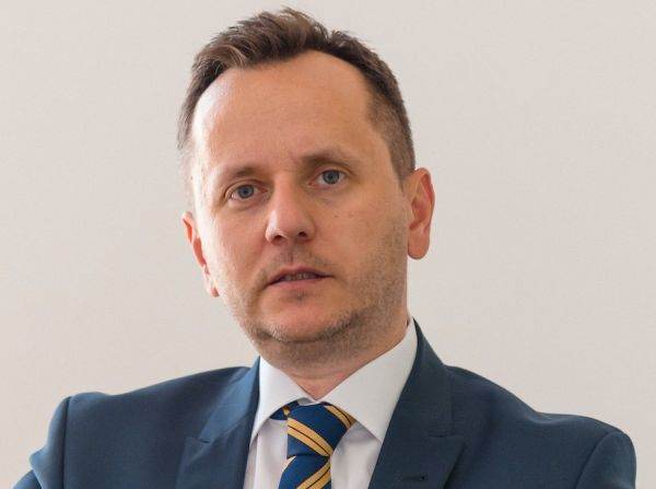 "Avem semnate trei contracte noi pentru listări de acţiuni"