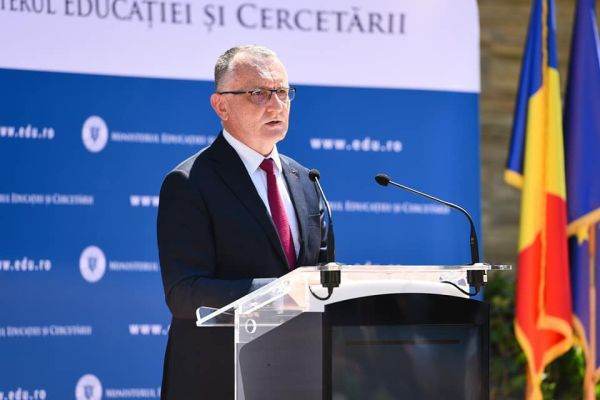 "De săptămâna viitoare, în exteriorul şcolii se poate renunţa la obligativitatea purtării măştii"