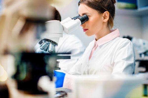 Universitatea Oxford şi Oracle încheie un parteneriat pentru a accelera identificarea variantelor de COVID-19