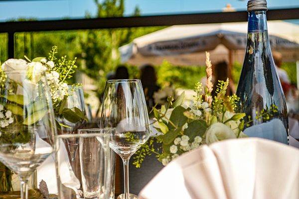 Organizatorii de evenimente au fost incluşi în schema ajutoarelor de stat pentru HoReCa