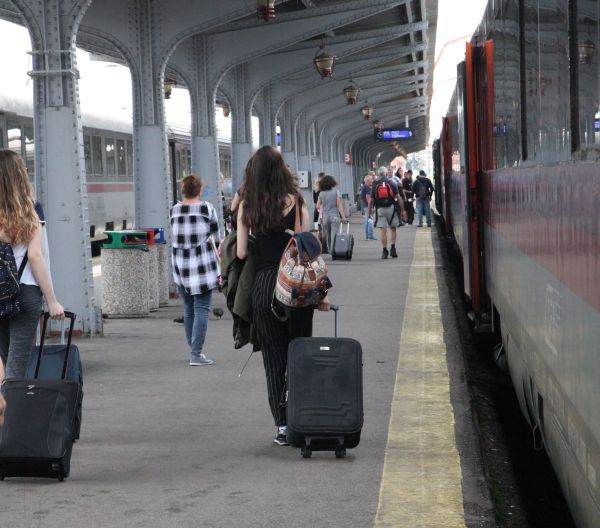Transportul feroviar de persoane, subvenţionat fără o bază verificabilă